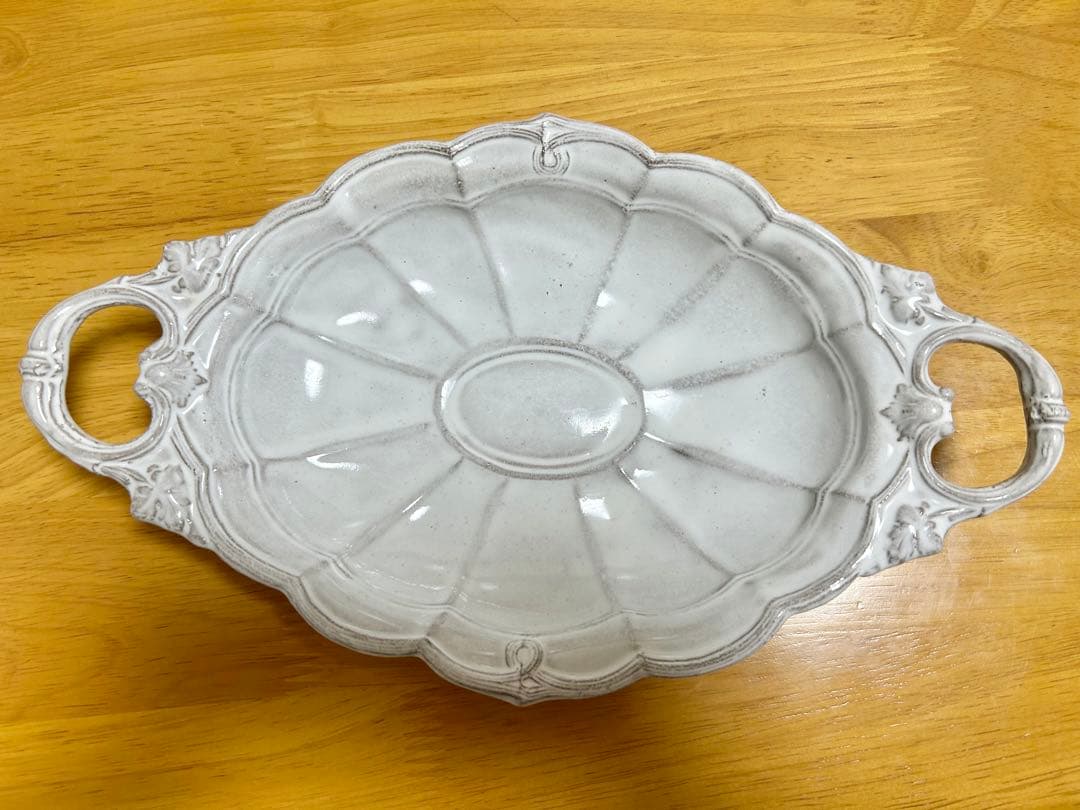 アスティエ•ド•ヴィラット 取手付きエレガントなホワイト陶器皿