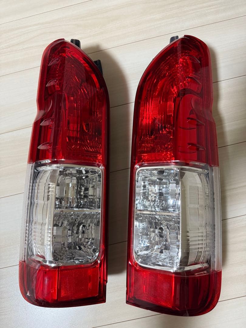 (ミニオン)ハイエース　テールライト　純正