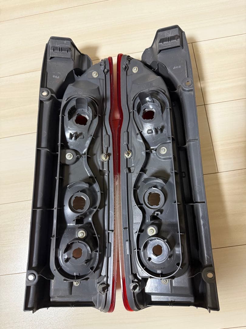 (ミニオン)ハイエース　テールライト　純正