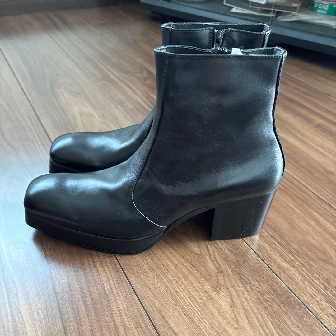 ブラックレザーショートブーツ