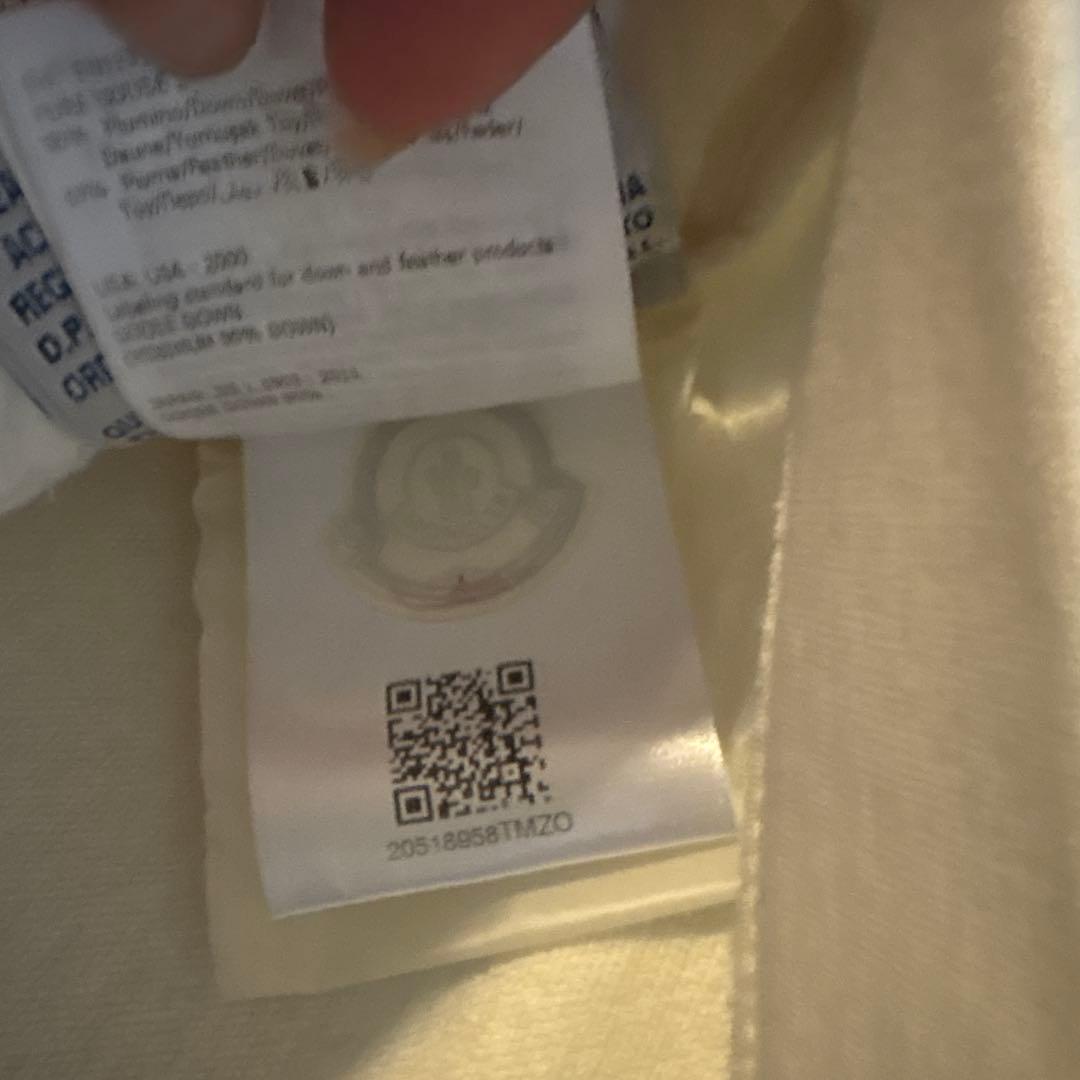 モンクレール　ホワイト ジップアップ