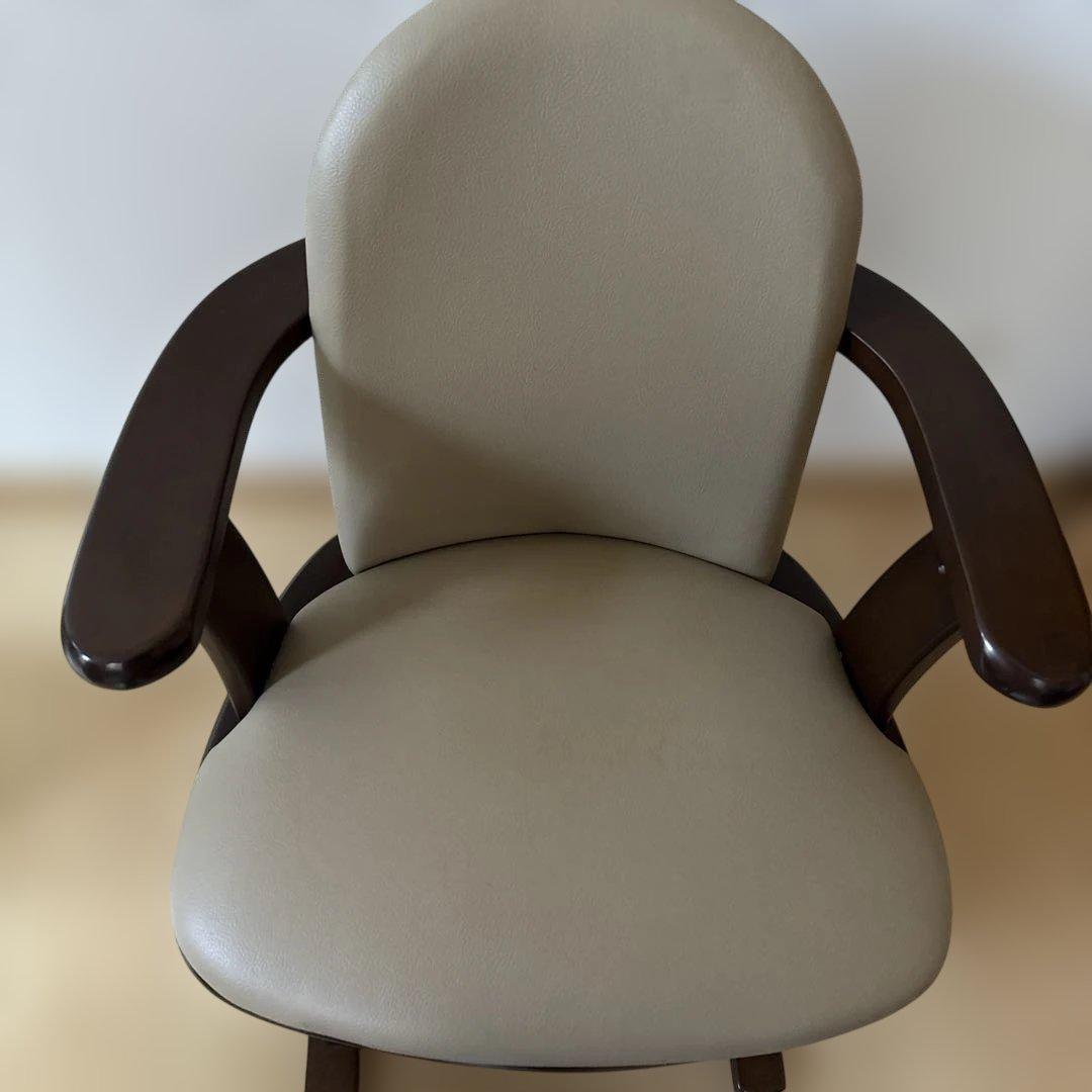 回転式アーム付きダイニングチェア 　天然木　（株）ナカムラ製