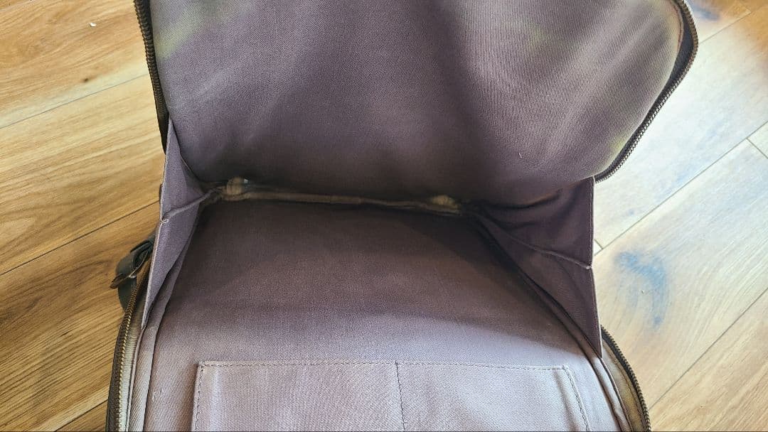 マザーハウス　グレー レザーバックパック メッシュ