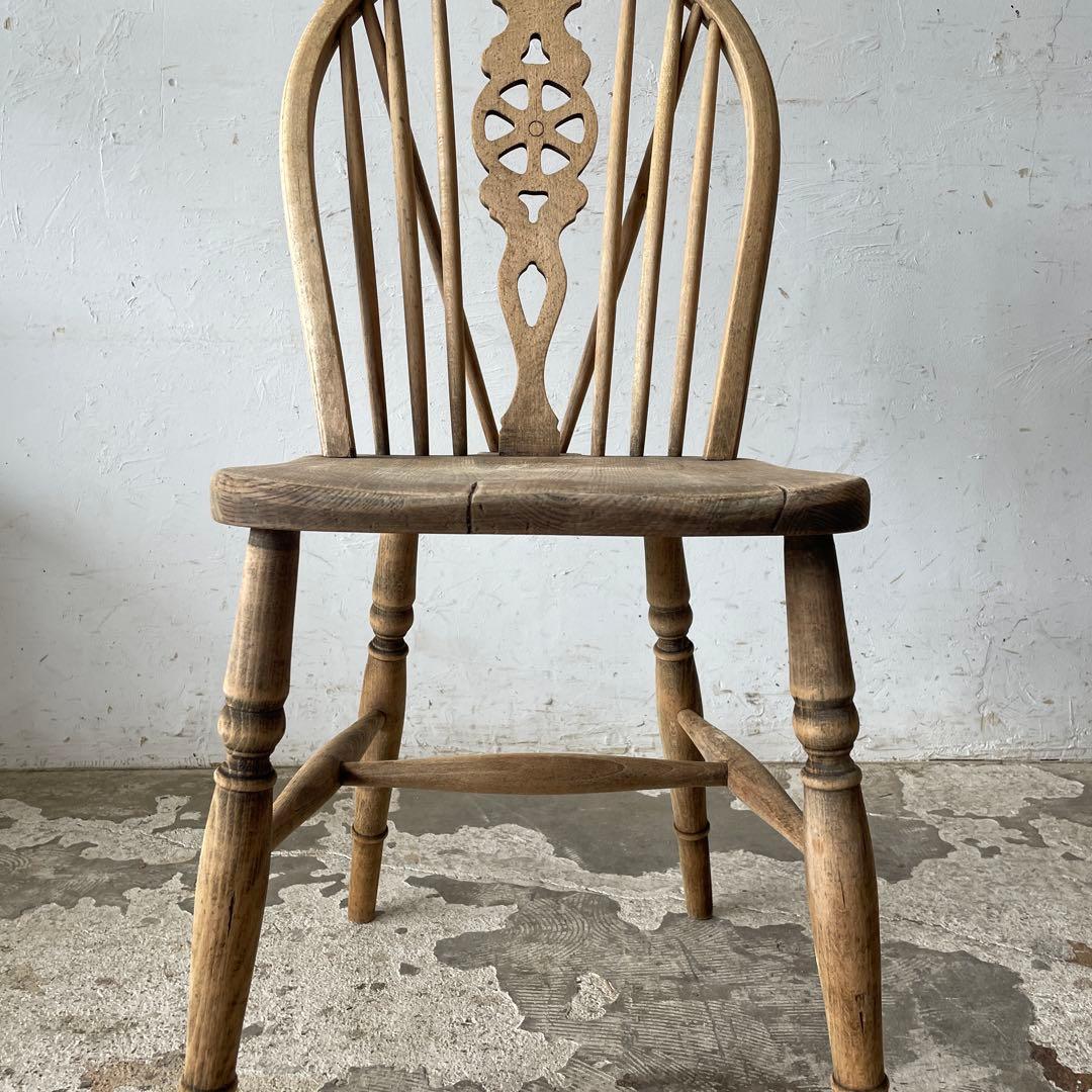 M'sビンテージ　Vバックダイニングチェア　ホイールバックチェア　剥離加工