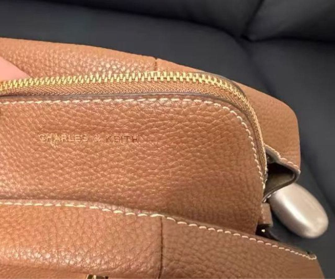 CHARLES & KEITH チャンス バケットバッグ チョコレート“i