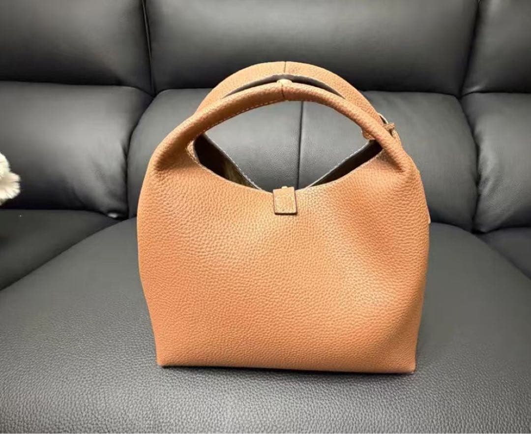 CHARLES & KEITH チャンス バケットバッグ チョコレート“i