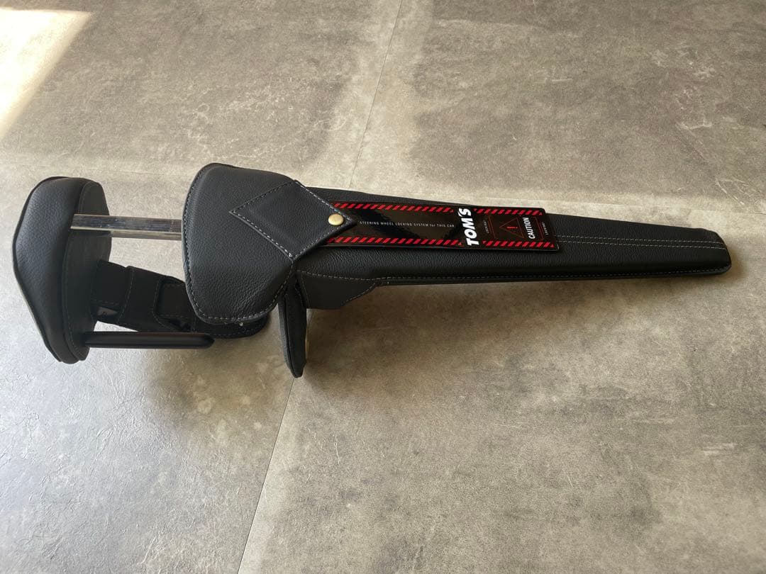 TOM’S ステアリングロック