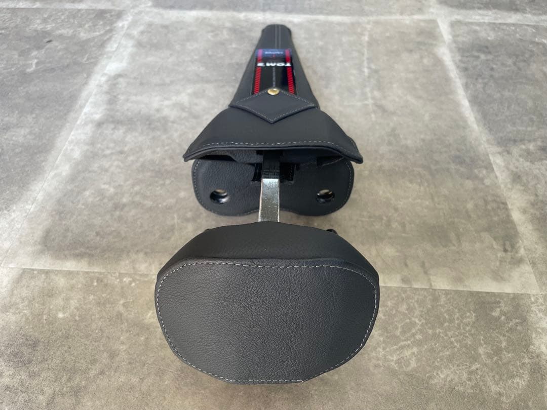 TOM’S ステアリングロック