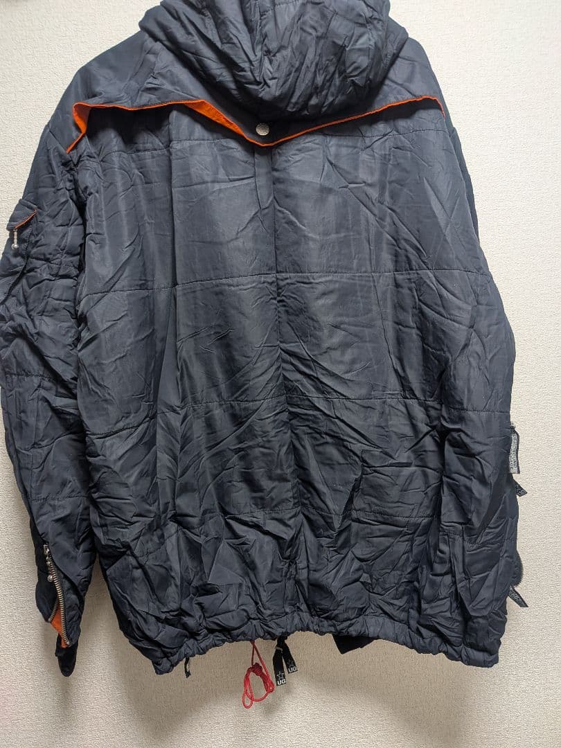 ブラック キルティングジャケット フード付き