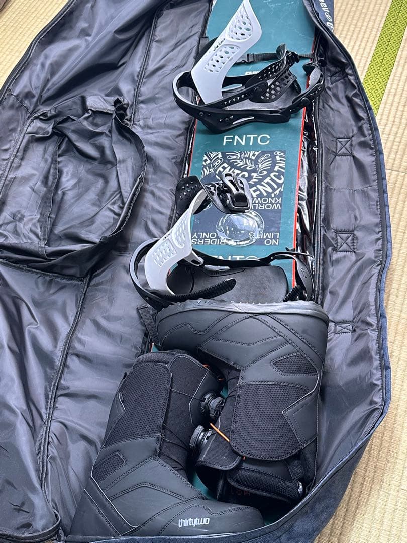 FNTC TNT® スノーボードセット