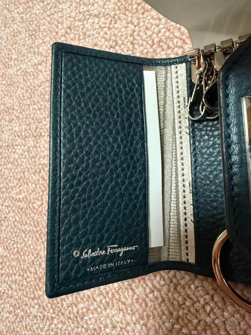 【新品未使用】サルヴァトーレフェラガモ キーケース 6連 レザー キーリング箱付