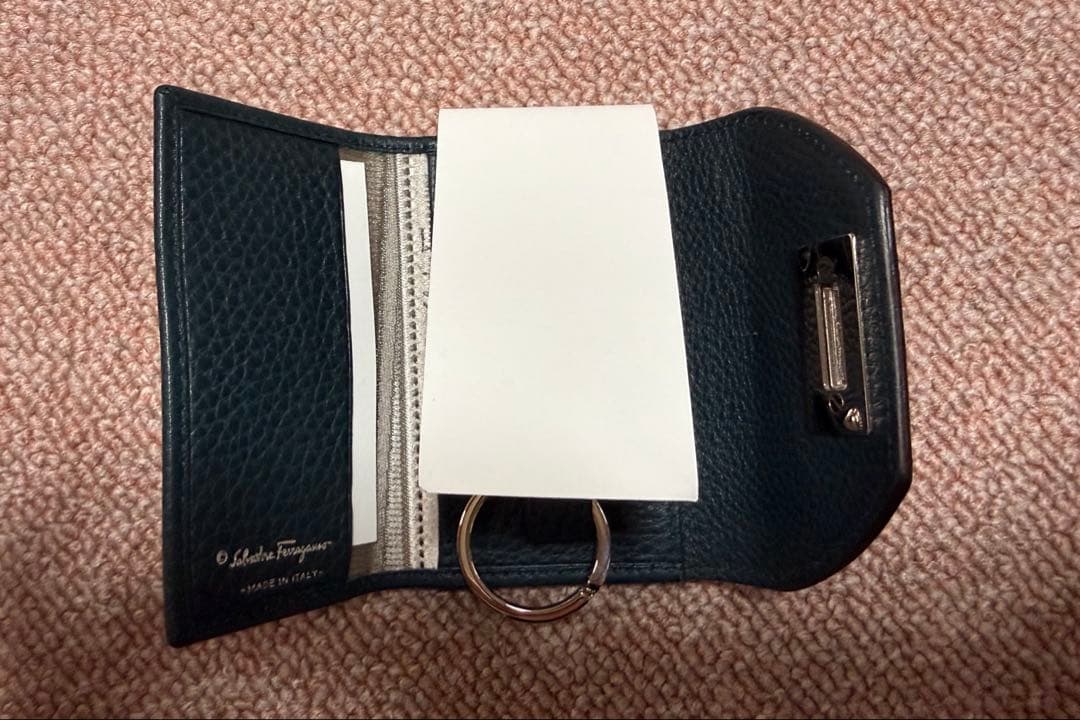 【新品未使用】サルヴァトーレフェラガモ キーケース 6連 レザー キーリング箱付