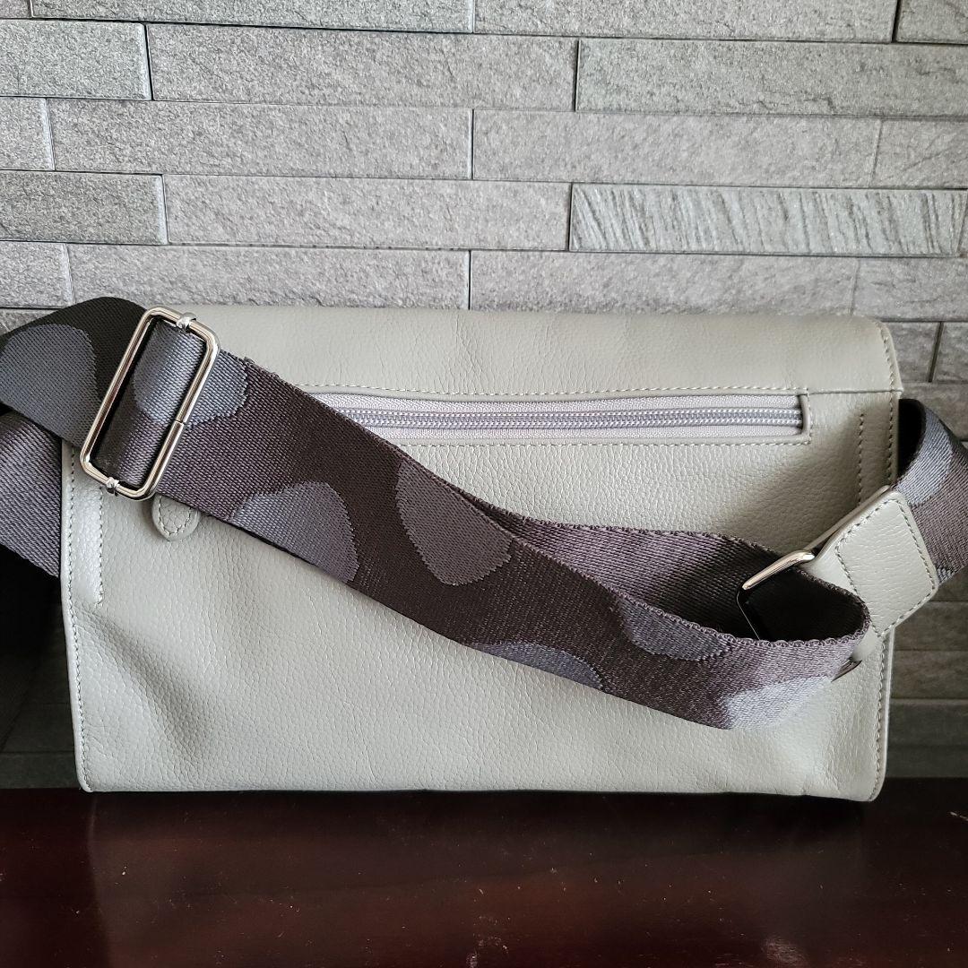 イアパピヨネ 柄ワイドテープ ショルダーバッグ グレー
