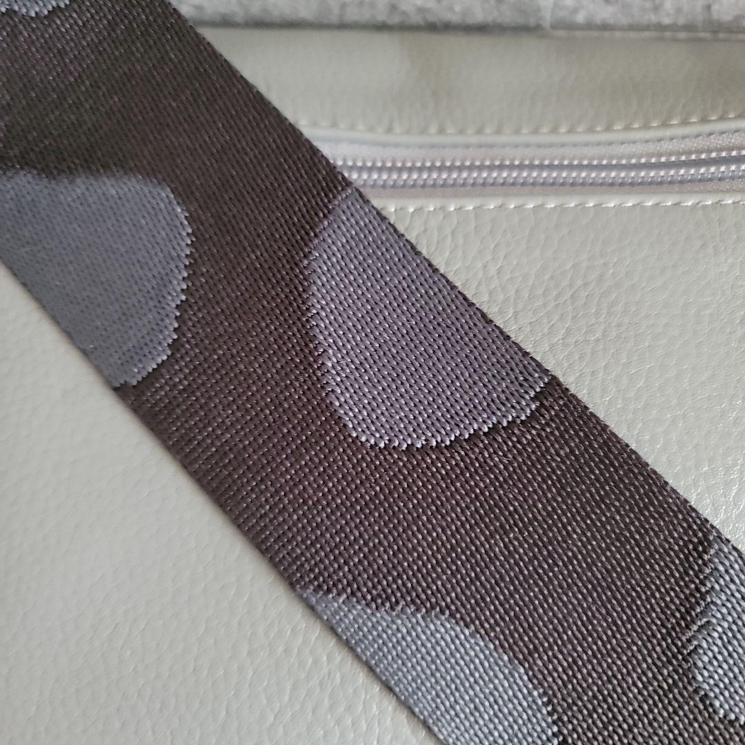 イアパピヨネ 柄ワイドテープ ショルダーバッグ グレー