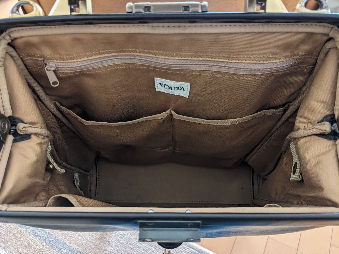 限定デザイン！ YOUTA ダレスバッグ Mサイズ チョコ（ブラウン）