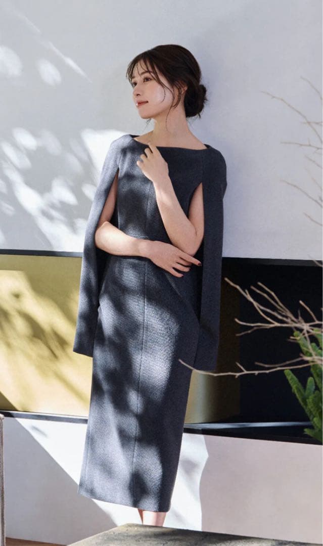 ローブブラン　Narrow line Cape Dress