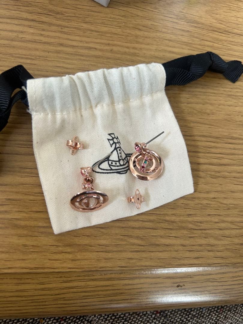 Vivienne Westwood ピンクゴールド　ピアス　両耳