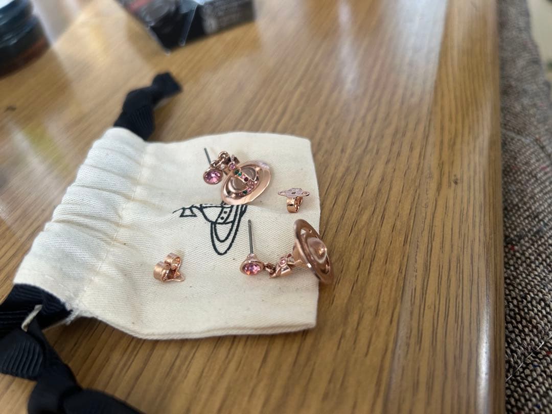 Vivienne Westwood ピンクゴールド　ピアス　両耳