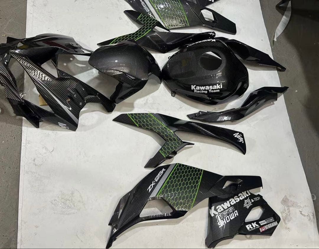 kawasaki zx25rカーボン調カウル