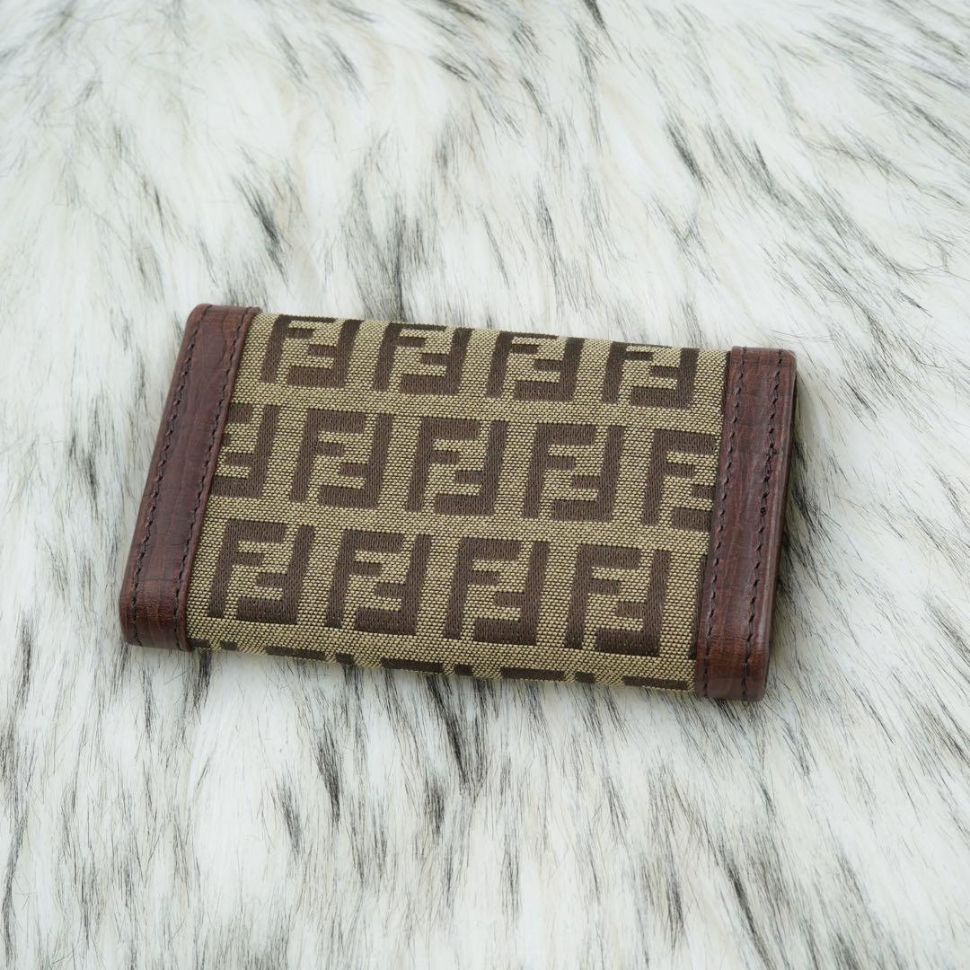 極美品　箱付き　FENDI フェンディ　キーケース　ズッカ柄　FFロゴ　ブラウン