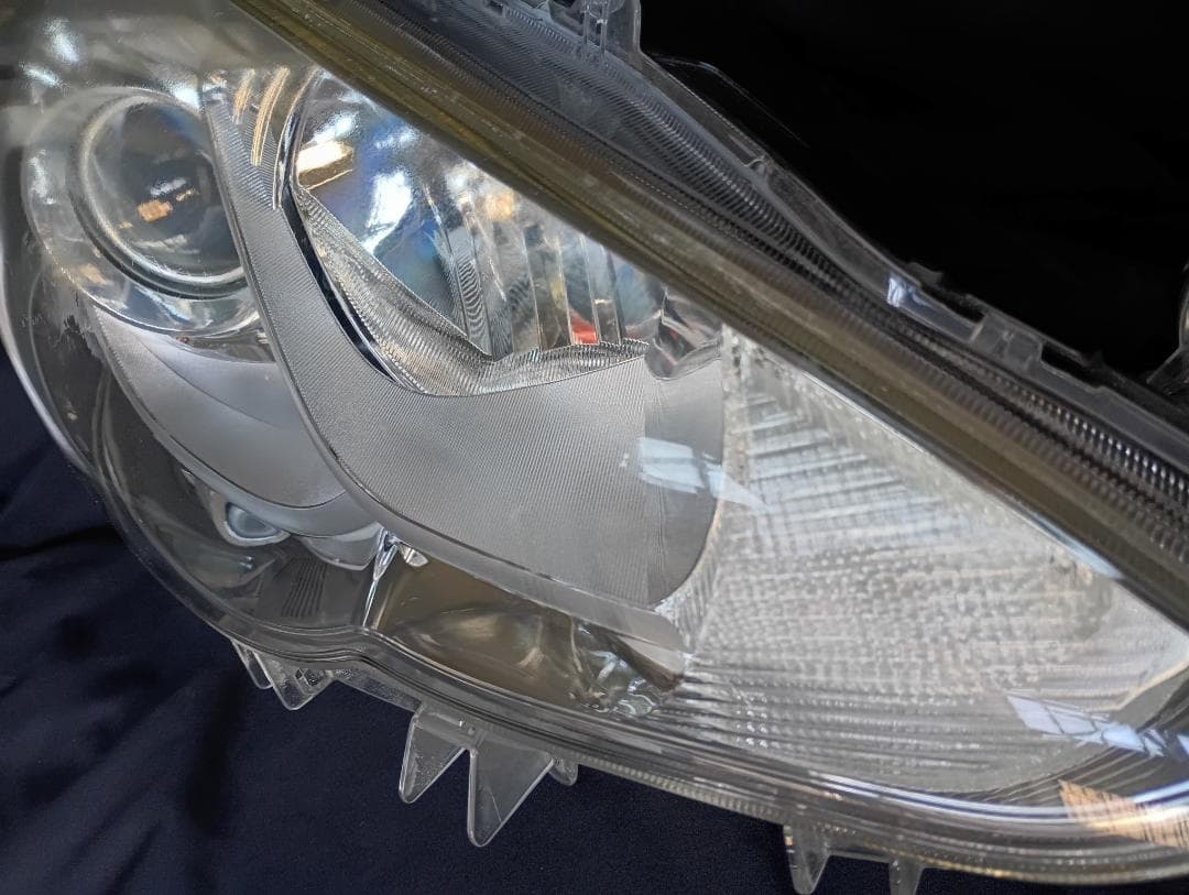 アクア　/　AQUA 　NHP10　左右ヘッドライト