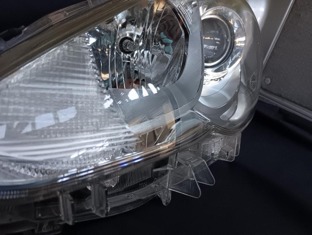 アクア　/　AQUA 　NHP10　左右ヘッドライト