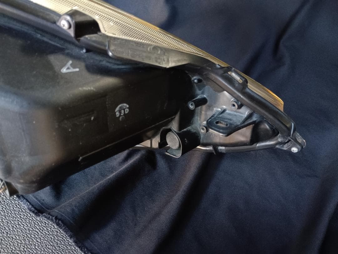 アクア　/　AQUA 　NHP10　左右ヘッドライト