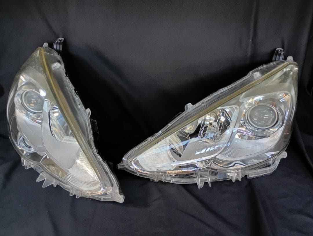 アクア　/　AQUA 　NHP10　左右ヘッドライト