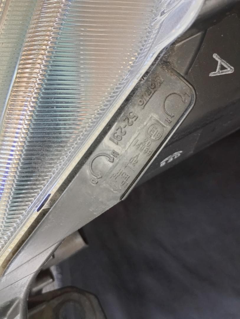 アクア　/　AQUA 　NHP10　左右ヘッドライト