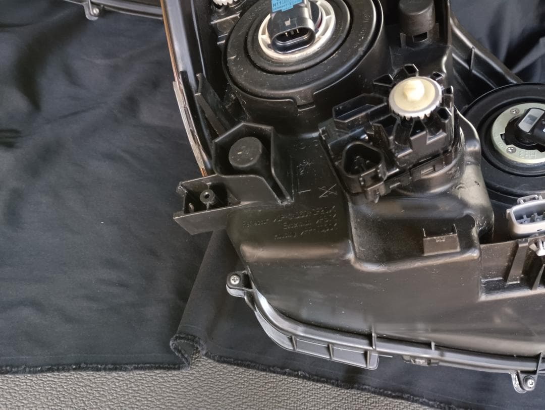 アクア　/　AQUA 　NHP10　左右ヘッドライト