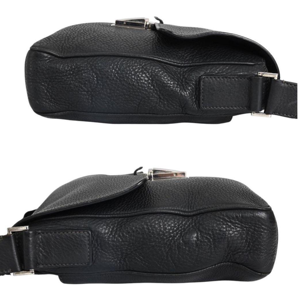 【美品】プラダ 本革 ショルダーバッグ サコッシュ 黒 三角 斜め掛け