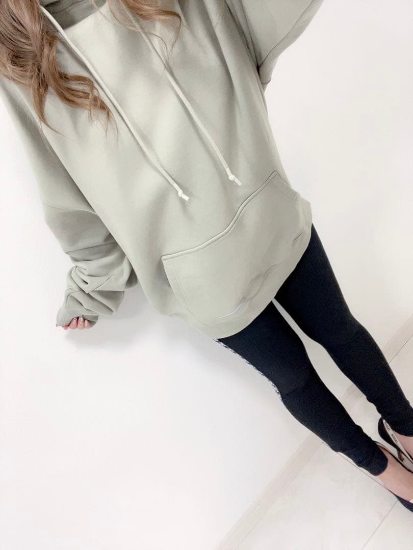 新品タグ付♡VALENCIANO ヴァレンティアーノ　バックロゴ　フーディー