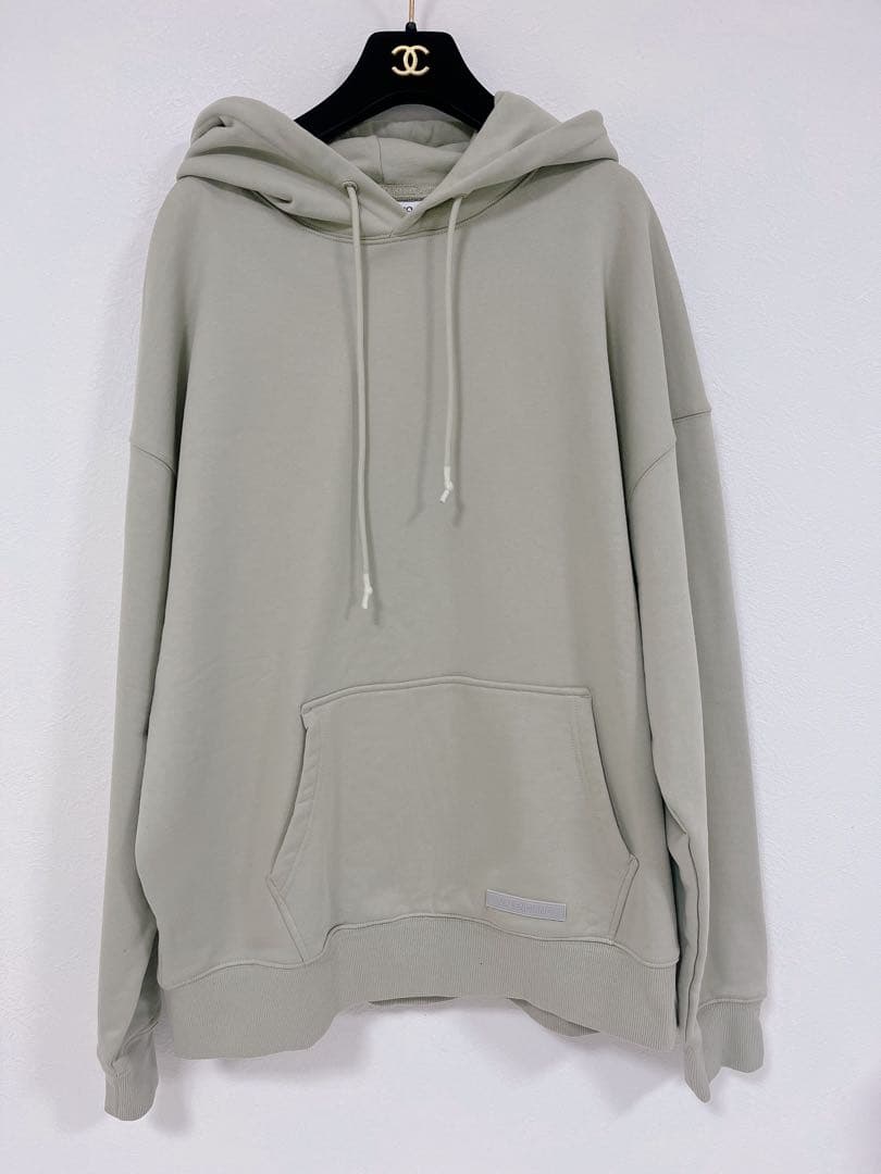 新品タグ付♡VALENCIANO ヴァレンティアーノ　バックロゴ　フーディー