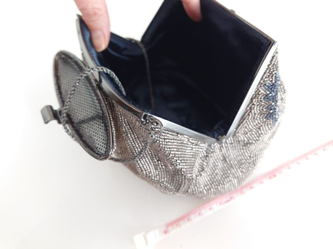 皇室御用達 ルミー 総ビーズバッグ