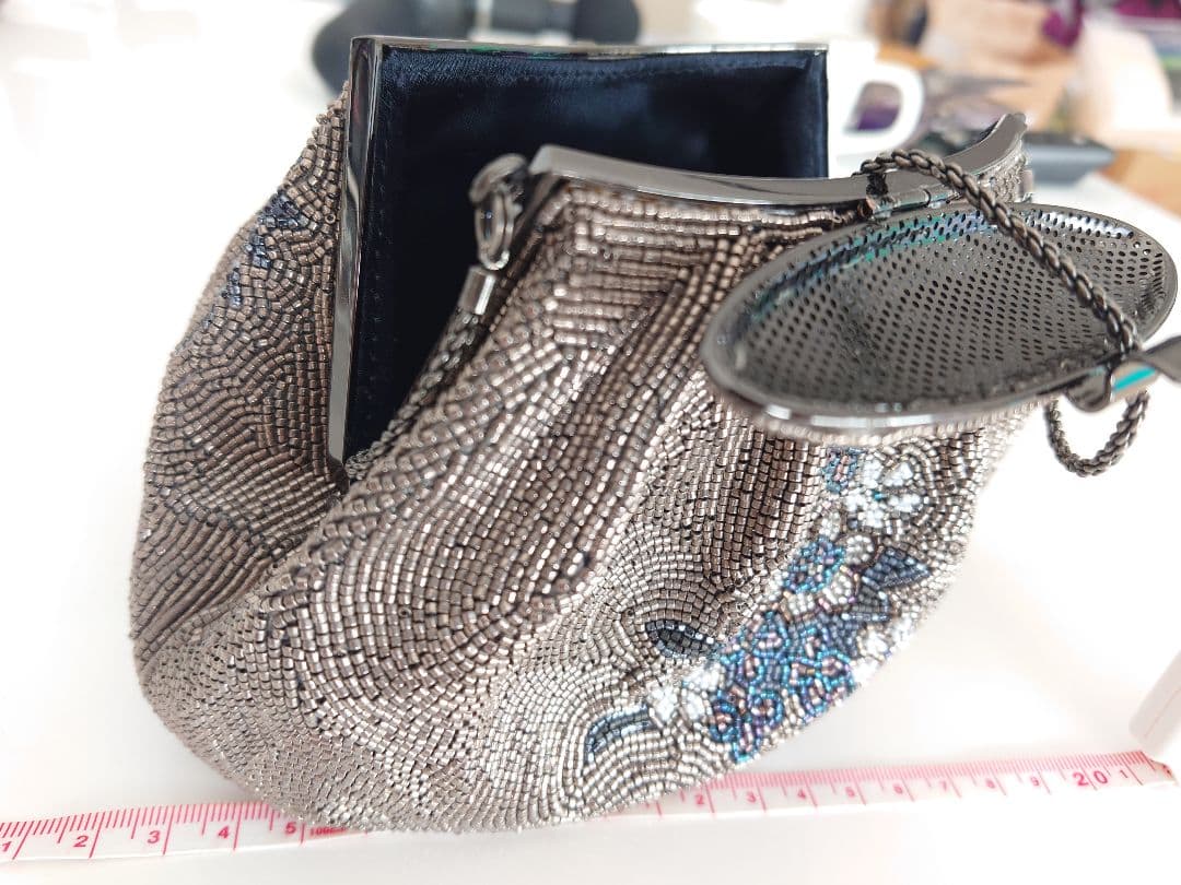 皇室御用達 ルミー 総ビーズバッグ