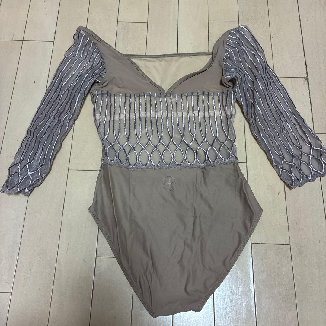 Wear Moi ベージュ 袖付きレオタード