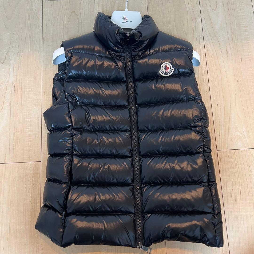 Moncler 黒 ダウンベスト