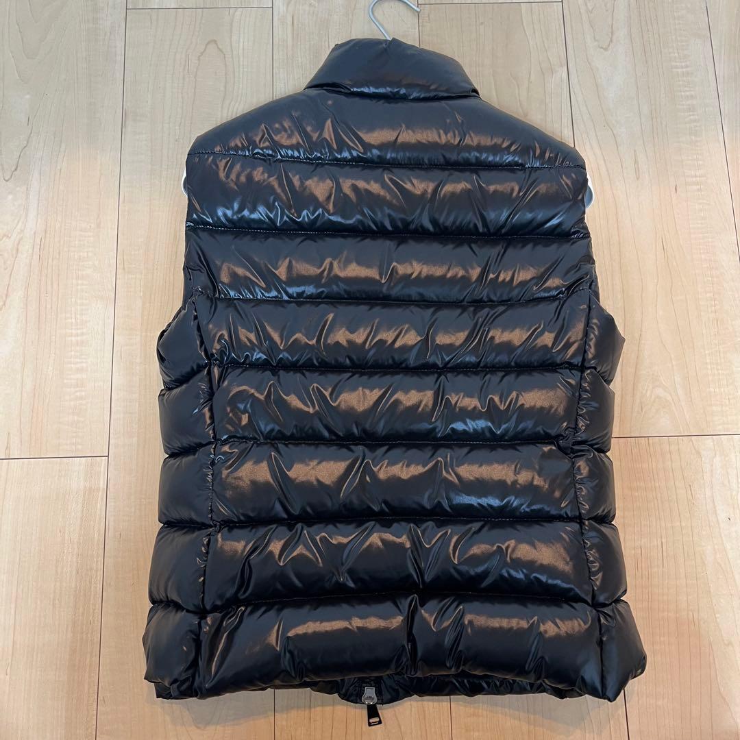 Moncler 黒 ダウンベスト