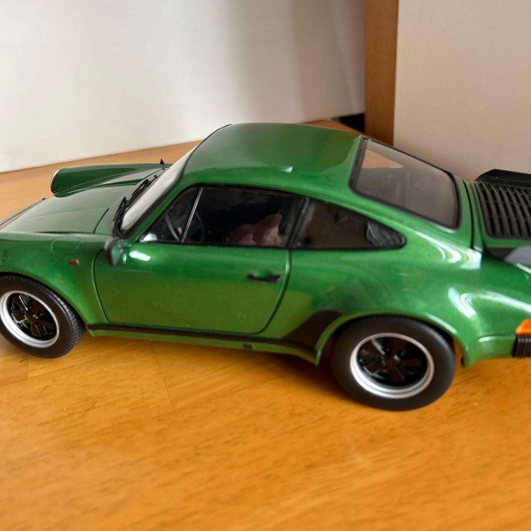 1/18ノレブ　ポルシェ911ダーボー