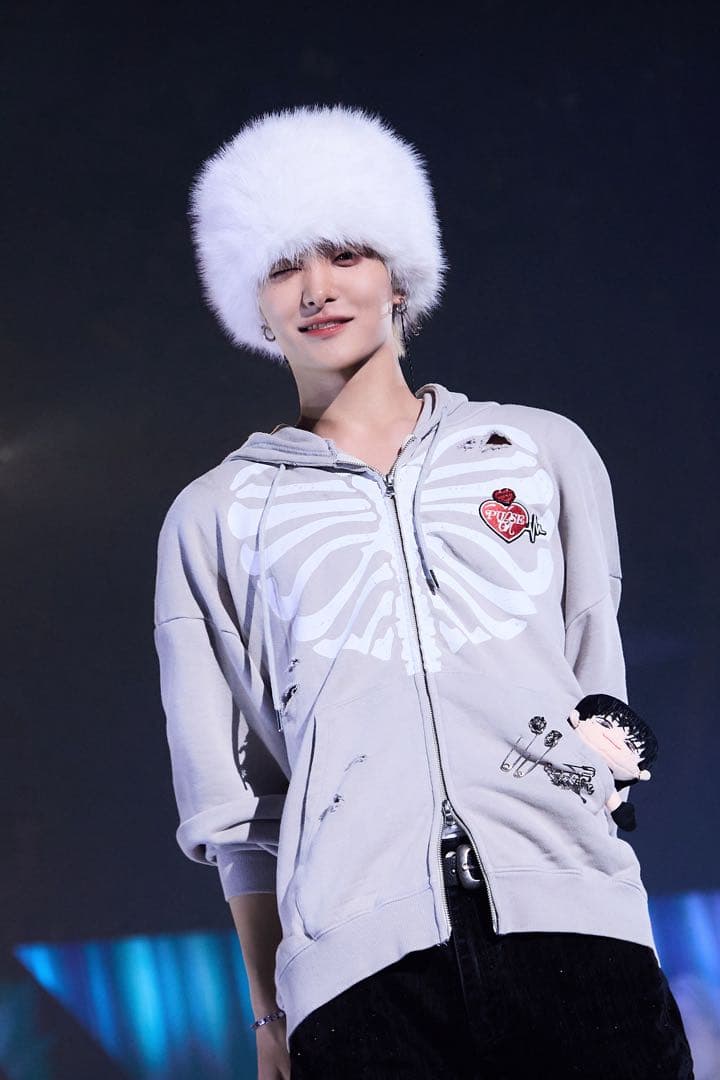 未開封 TREASURE フーディー L グレー PLUSE ON パーカー