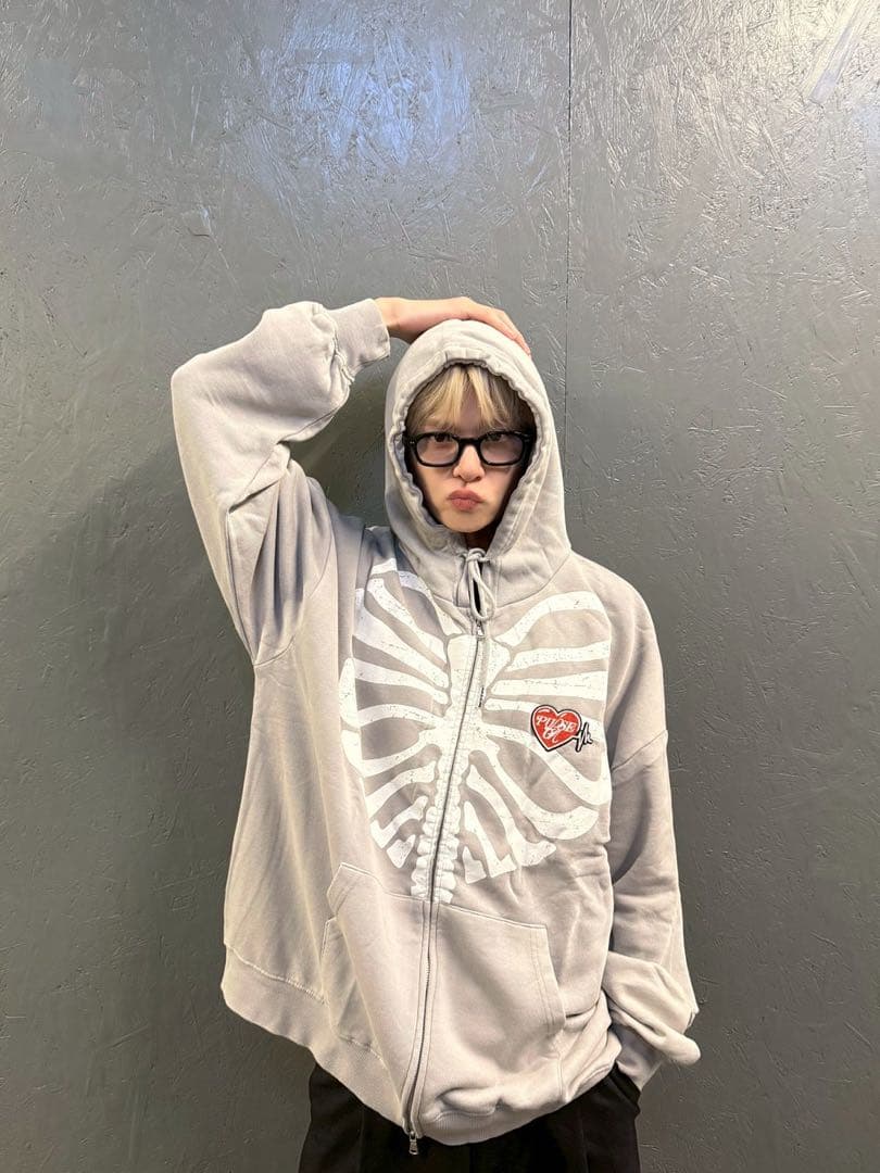 未開封 TREASURE フーディー L グレー PLUSE ON パーカー