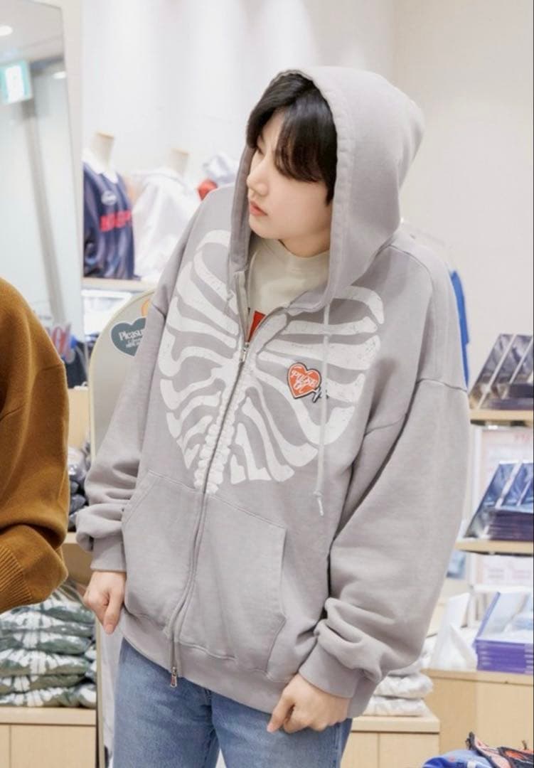 未開封 TREASURE フーディー L グレー PLUSE ON パーカー