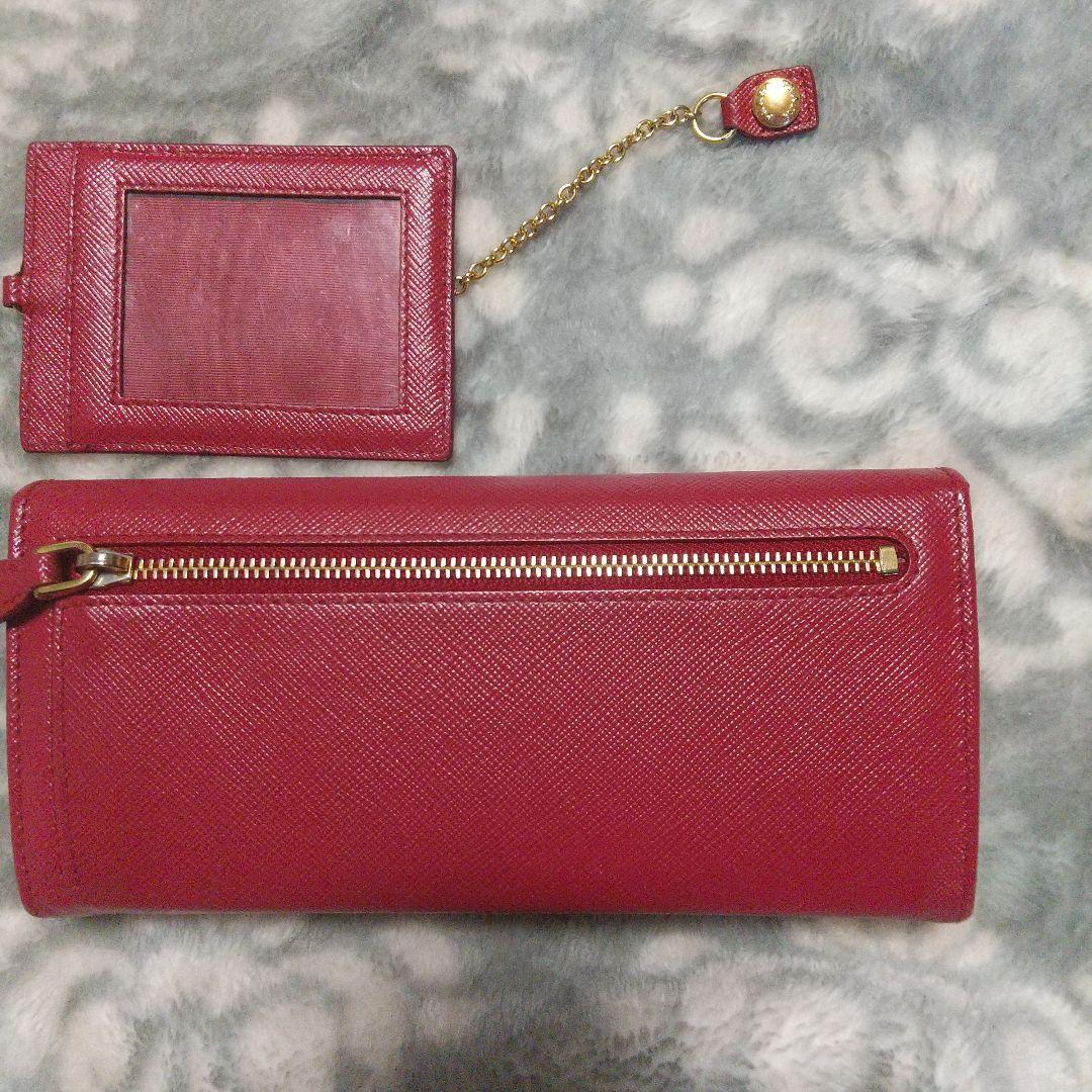 PRADA サフィアーノメタルラインレッド系 長財布