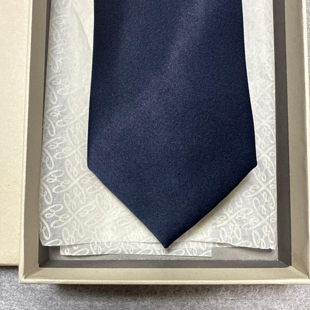 美品　ブリオーニ　ネクタイ　紺　無地　シルクジャガード