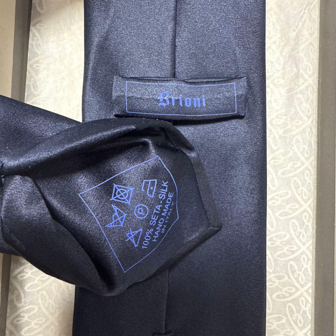 美品　ブリオーニ　ネクタイ　紺　無地　シルクジャガード
