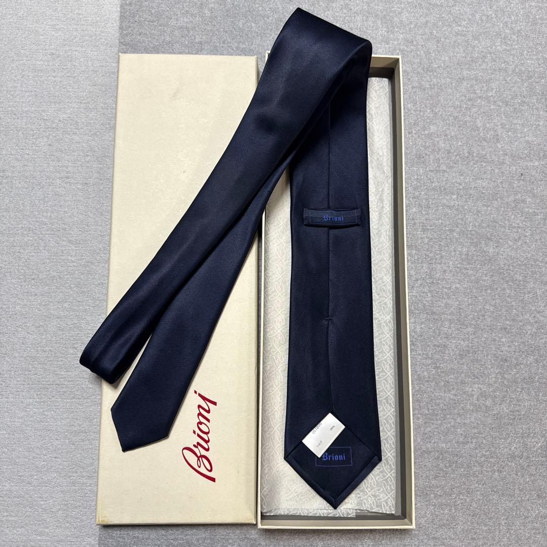 美品　ブリオーニ　ネクタイ　紺　無地　シルクジャガード