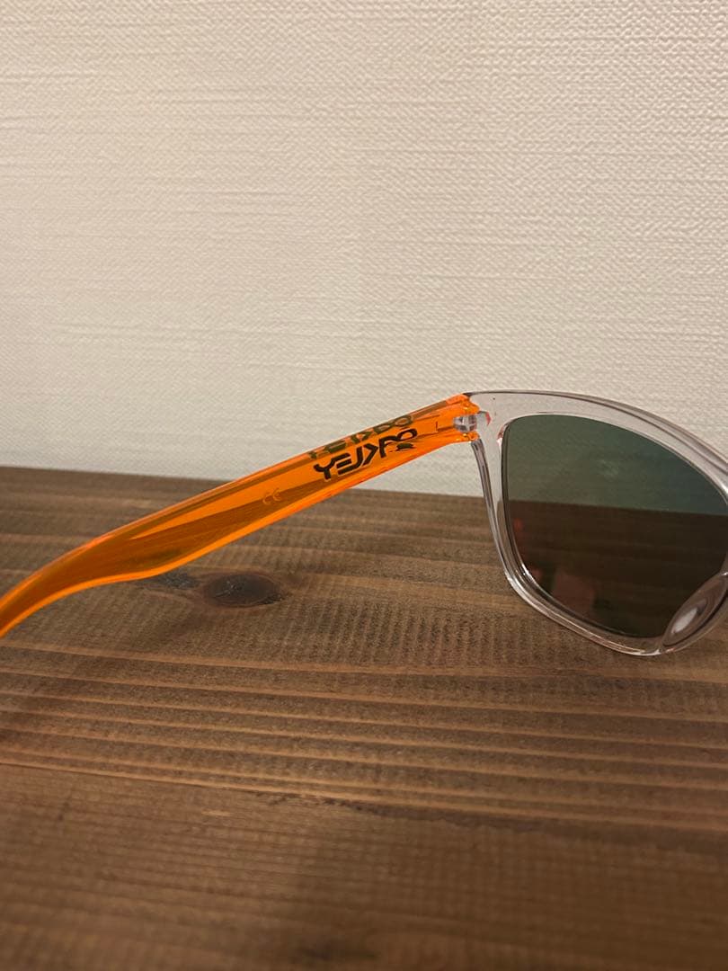 小物 OAKLEY FROGSKIN