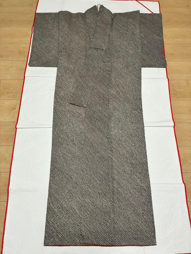 袷　小紋　鹿の子絞り　黒×赤　裄65cm 正絹　おまけ付き