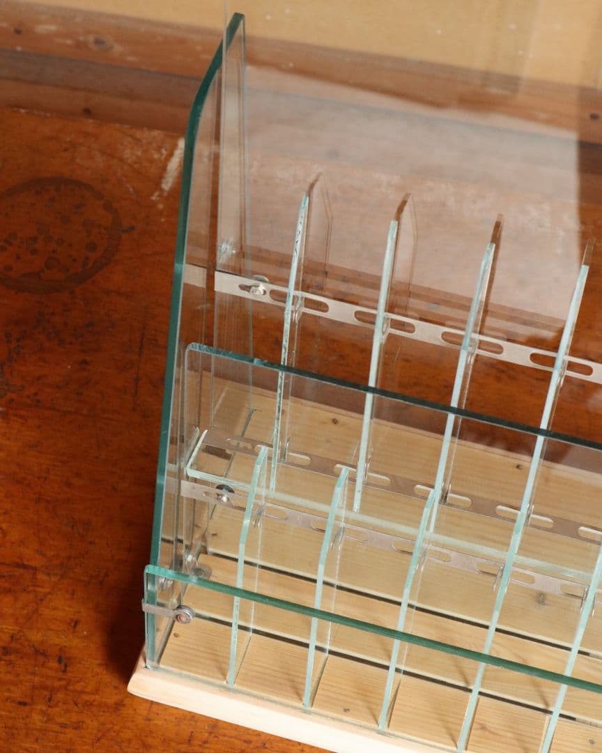 e*n様 古いガラスのペン立て　什器 飾り棚 ガラスケース 文房具