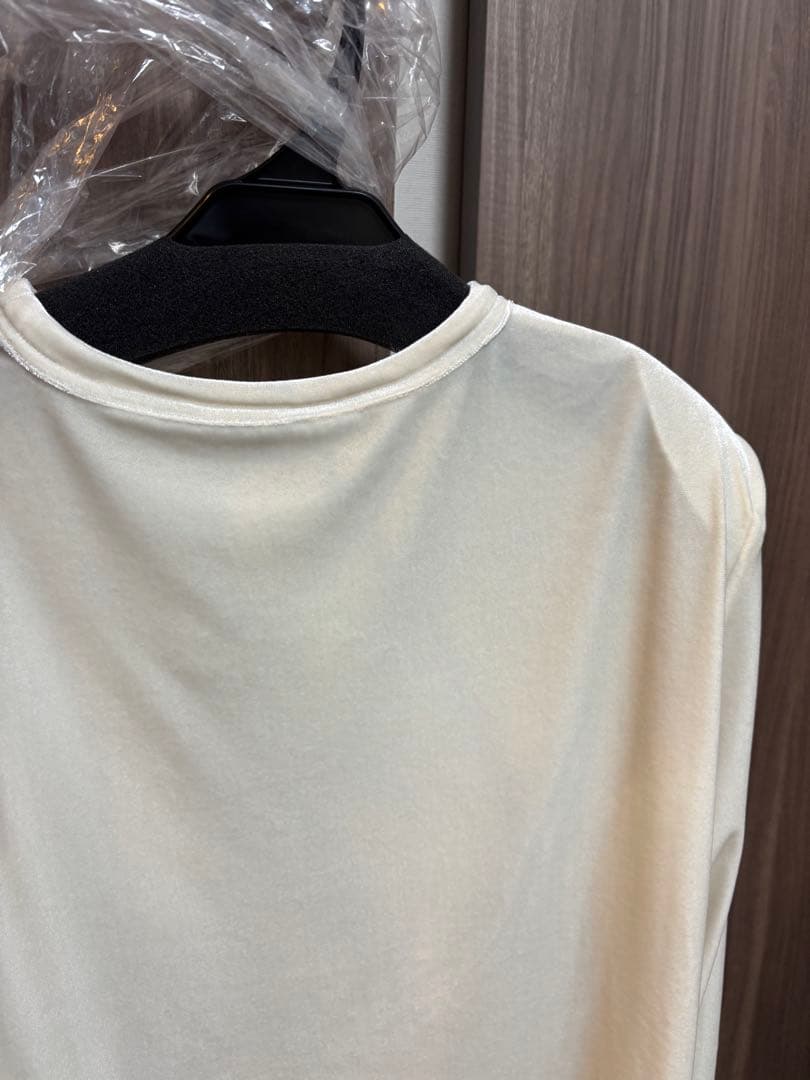 アンプレガント　フリル付きベロアロンT